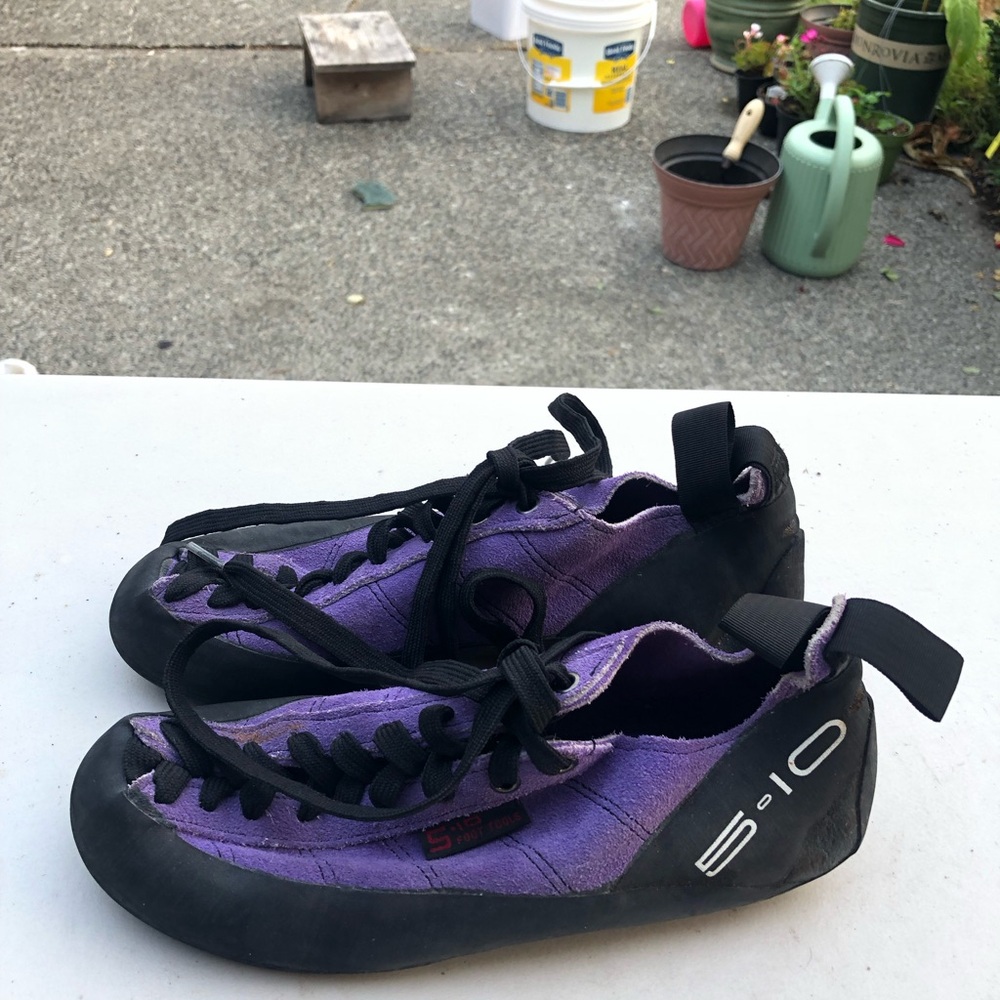 Five Ten Stealt C4 Men’s Purple and Black Climbing Shoes Size 7